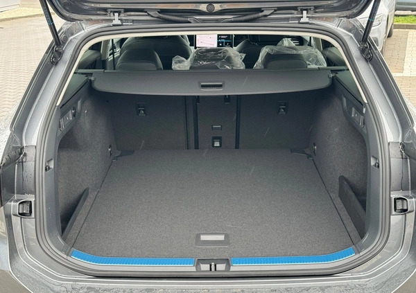 Volkswagen Passat cena 189199 przebieg: 10, rok produkcji 2024 z Łask małe 596